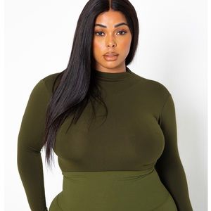 Turtle neck. Super stretchy. Never worn.